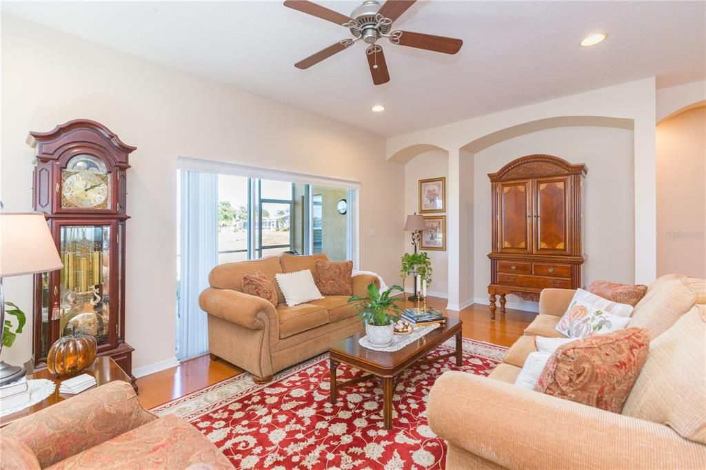 For Sale: $395,000 (3 beds, 2 baths, 1833 Square Feet)