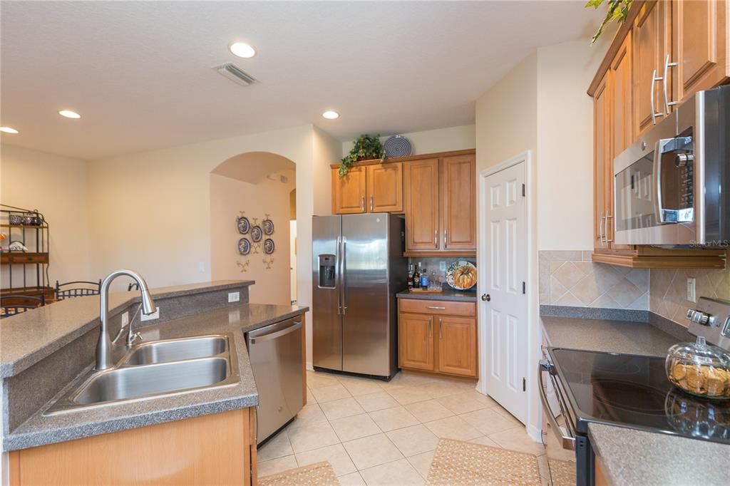 For Sale: $395,000 (3 beds, 2 baths, 1833 Square Feet)