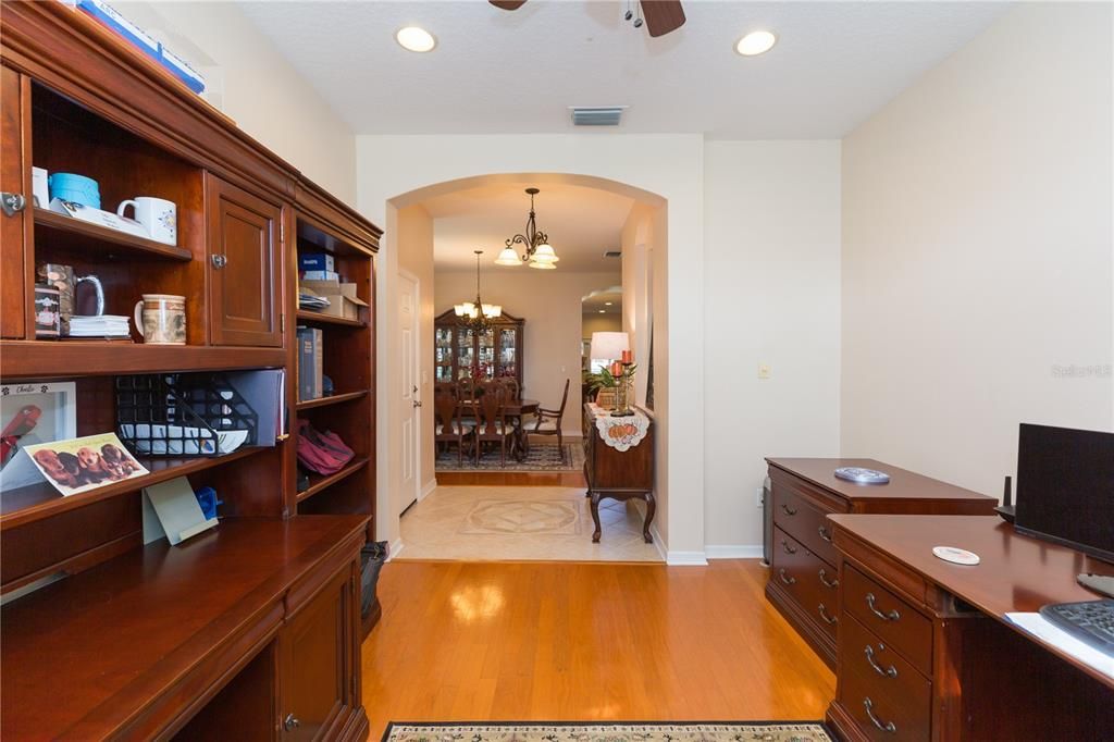 For Sale: $395,000 (3 beds, 2 baths, 1833 Square Feet)