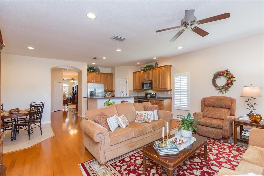 For Sale: $395,000 (3 beds, 2 baths, 1833 Square Feet)