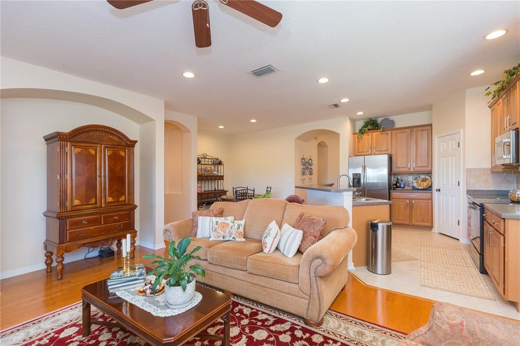 For Sale: $395,000 (3 beds, 2 baths, 1833 Square Feet)