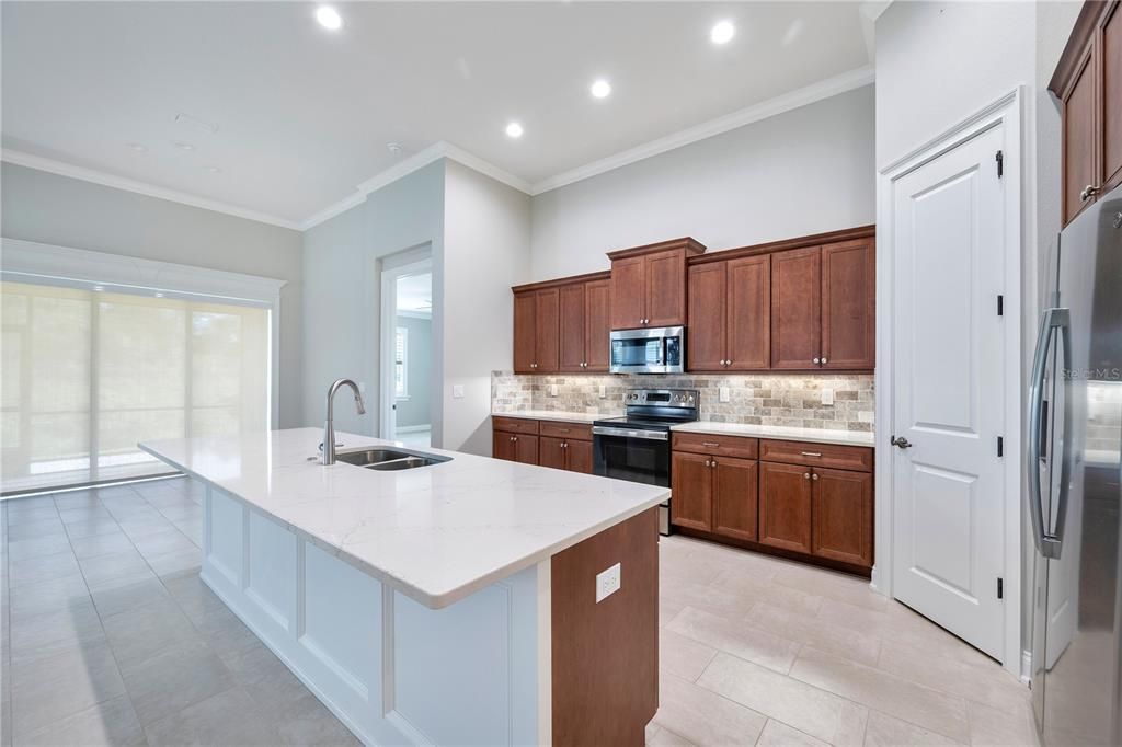 待售: $530,000 (3 贝兹, 2 浴室, 2653 平方英尺)