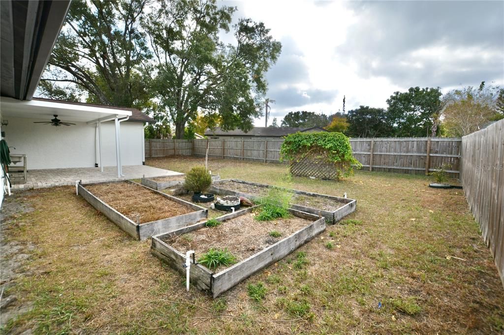 合同活跃: $400,000 (3 贝兹, 2 浴室, 1466 平方英尺)