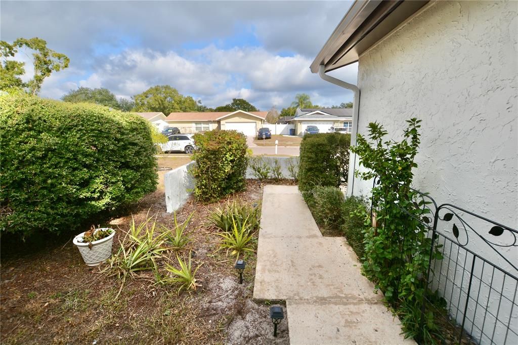 合同活跃: $400,000 (3 贝兹, 2 浴室, 1466 平方英尺)