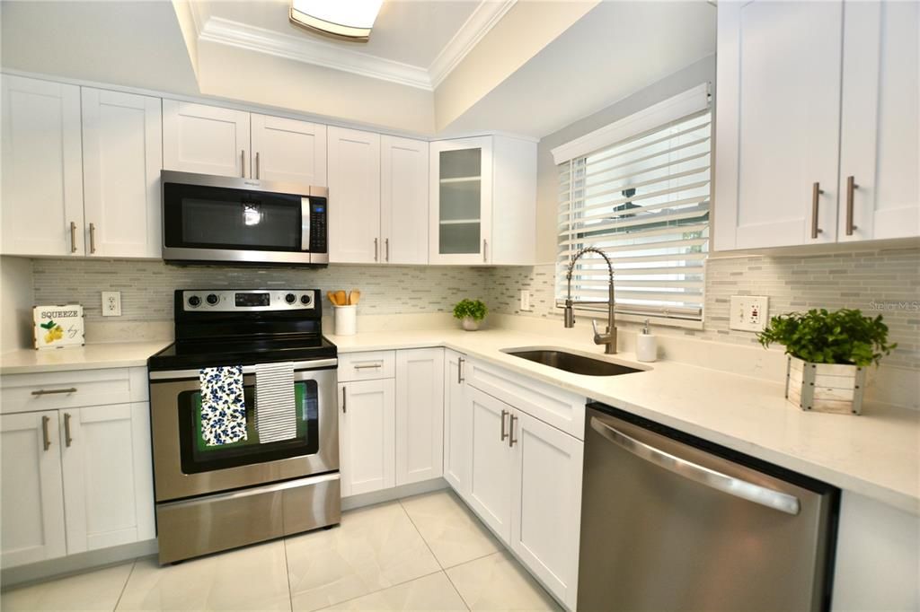 合同活跃: $400,000 (3 贝兹, 2 浴室, 1466 平方英尺)