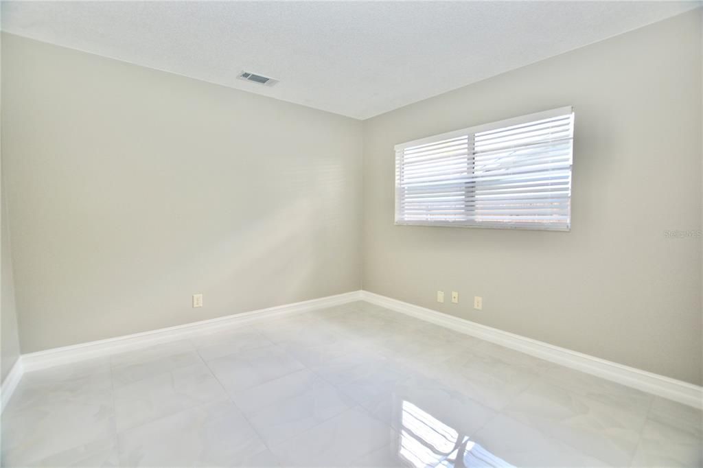 合同活跃: $400,000 (3 贝兹, 2 浴室, 1466 平方英尺)