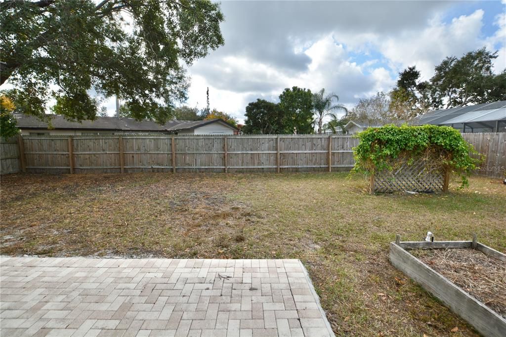 合同活跃: $400,000 (3 贝兹, 2 浴室, 1466 平方英尺)