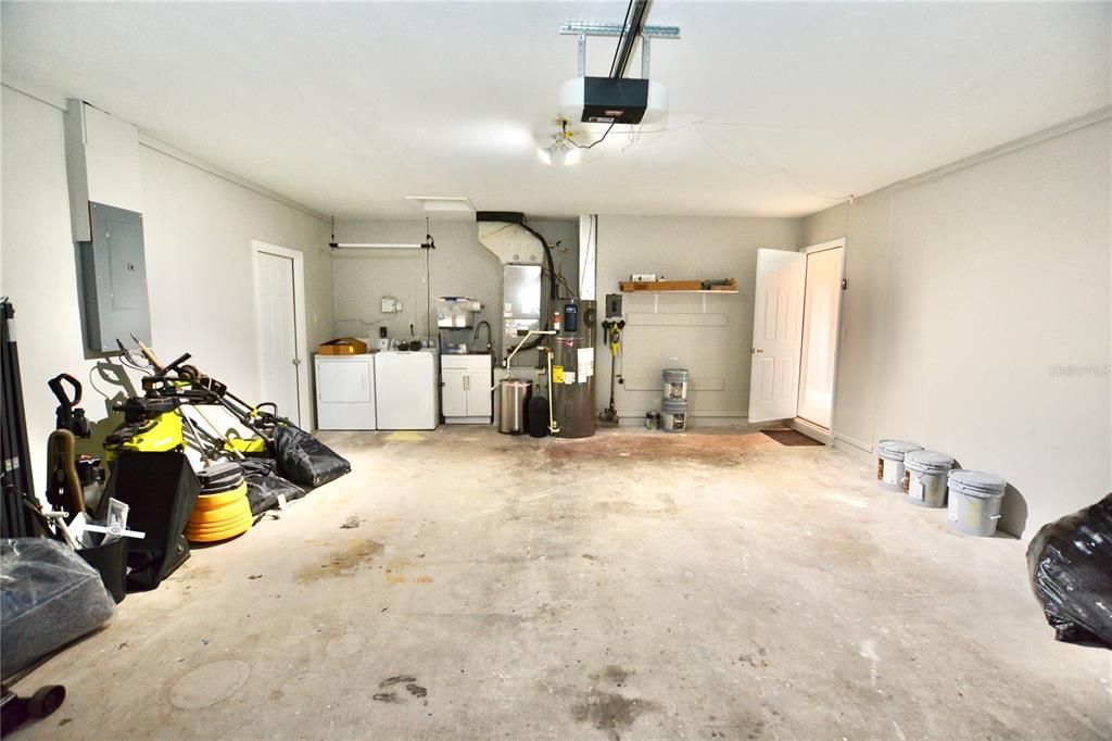 合同活跃: $400,000 (3 贝兹, 2 浴室, 1466 平方英尺)