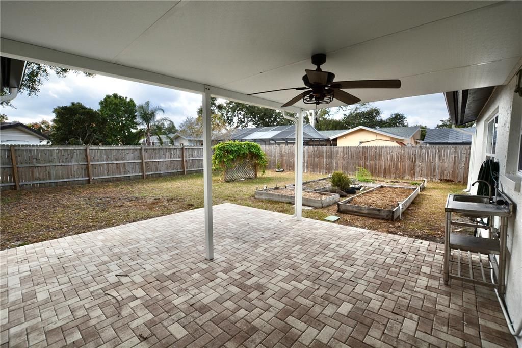 合同活跃: $400,000 (3 贝兹, 2 浴室, 1466 平方英尺)