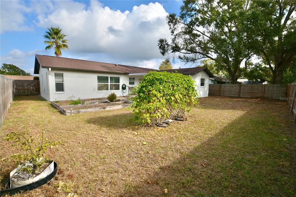 合同活跃: $400,000 (3 贝兹, 2 浴室, 1466 平方英尺)