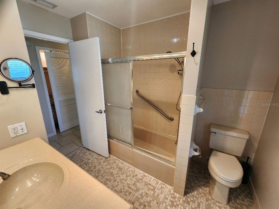 В аренду: $2,100 (2 спален, 1 ванн, 1112 Квадратных фут)