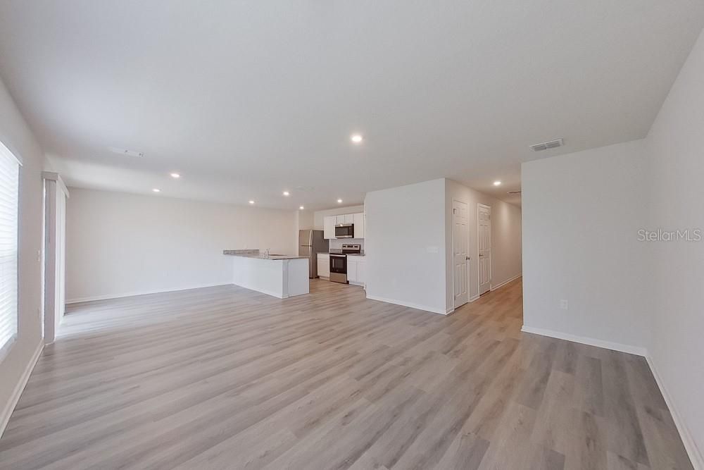 For Rent: $1,985 (4 beds, 2 baths, 1964 Square Feet)