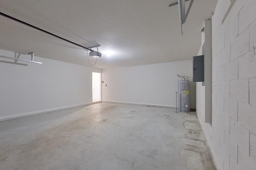 For Rent: $1,985 (4 beds, 2 baths, 1964 Square Feet)