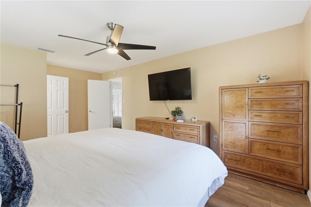 For Sale: $669,000 (4 beds, 2 baths, 1895 Square Feet)