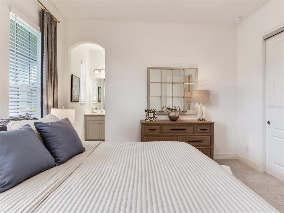 Active With Contract: $999,000 (3 beds, 2 baths, 2521 Square Feet)