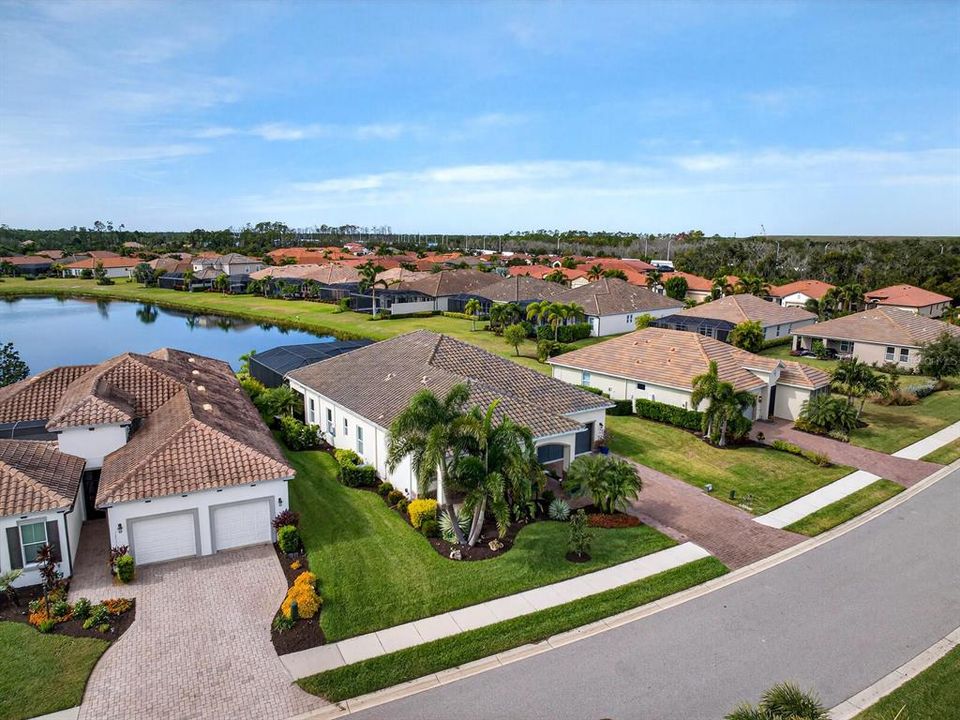 Active With Contract: $999,000 (3 beds, 2 baths, 2521 Square Feet)