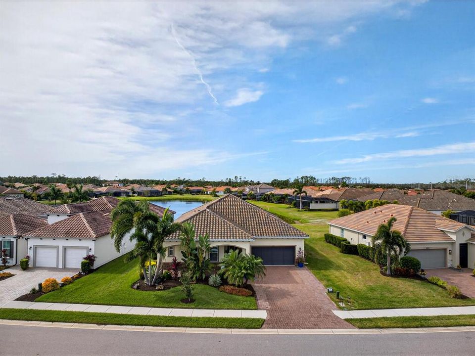 Active With Contract: $999,000 (3 beds, 2 baths, 2521 Square Feet)