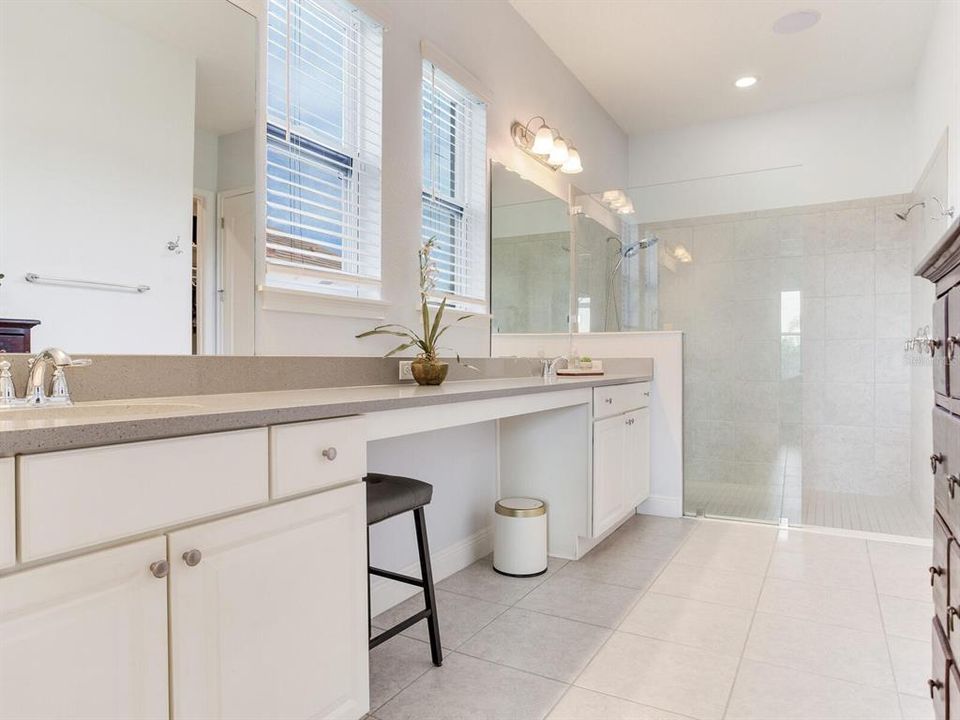 Active With Contract: $999,000 (3 beds, 2 baths, 2521 Square Feet)