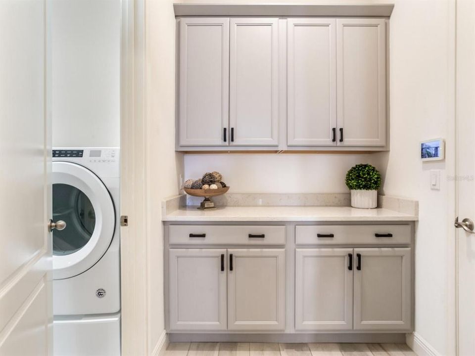 Active With Contract: $999,000 (3 beds, 2 baths, 2521 Square Feet)