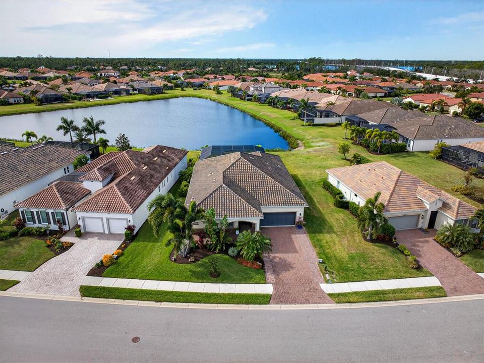 Active With Contract: $999,000 (3 beds, 2 baths, 2521 Square Feet)