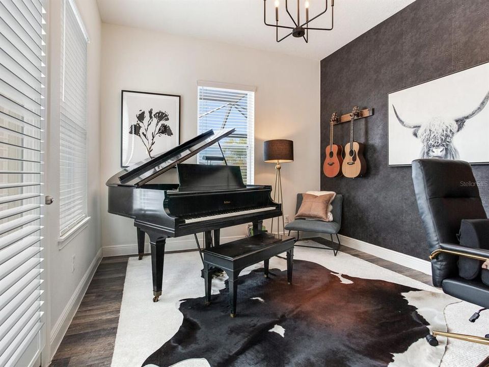 Active With Contract: $999,000 (3 beds, 2 baths, 2521 Square Feet)