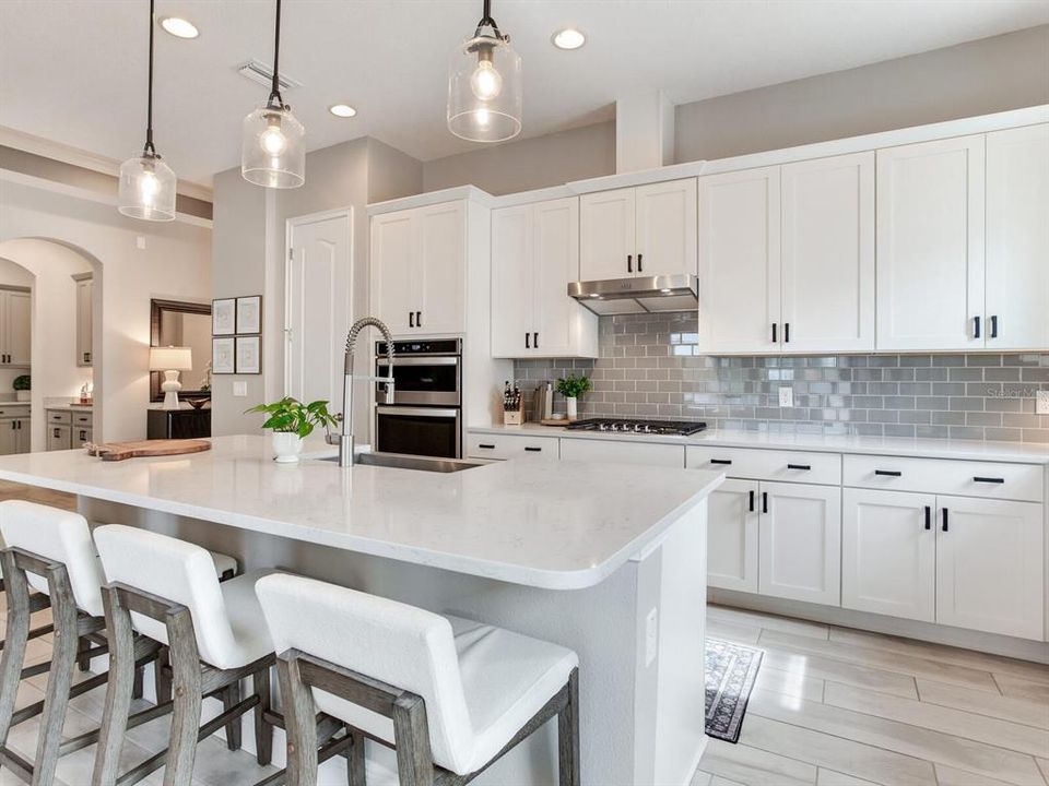 Active With Contract: $999,000 (3 beds, 2 baths, 2521 Square Feet)