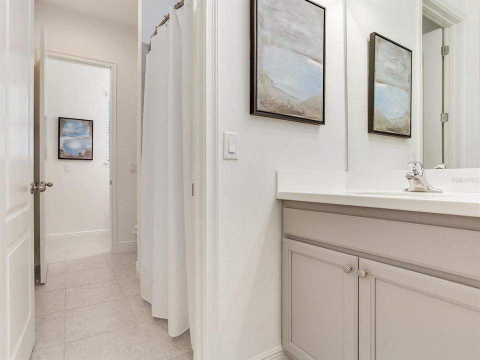 Active With Contract: $999,000 (3 beds, 2 baths, 2521 Square Feet)