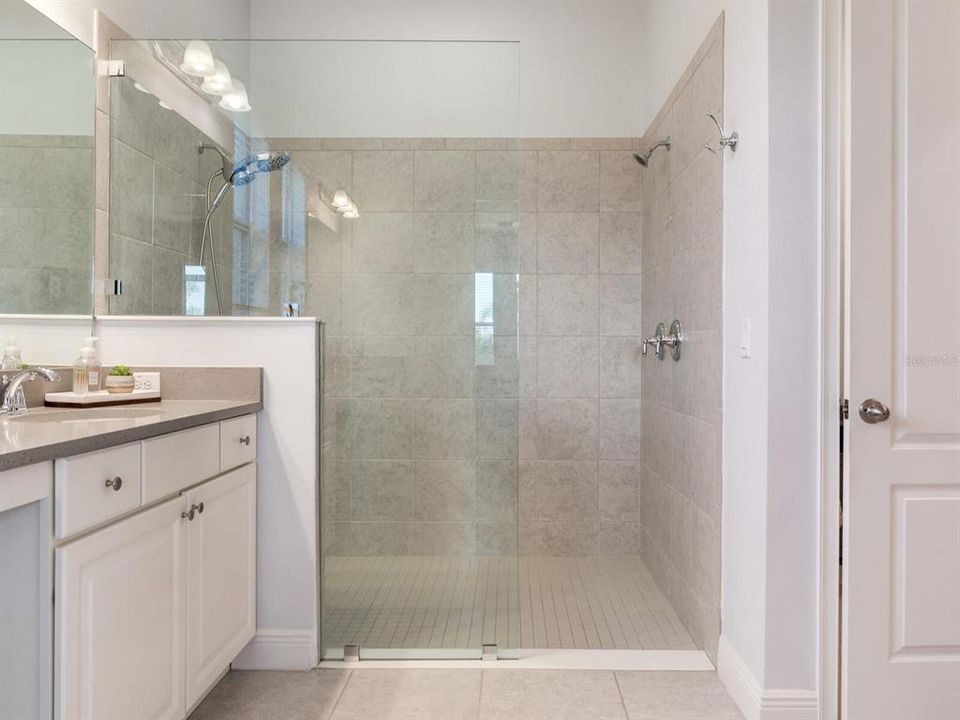 Active With Contract: $999,000 (3 beds, 2 baths, 2521 Square Feet)