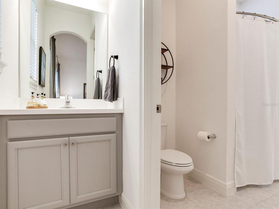 Active With Contract: $999,000 (3 beds, 2 baths, 2521 Square Feet)