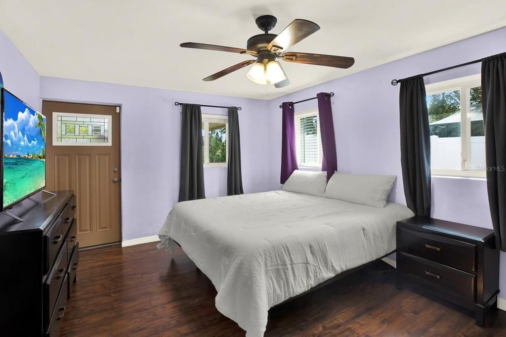 For Sale: $524,900 (4 beds, 2 baths, 1564 Square Feet)