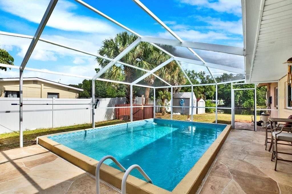 For Sale: $524,900 (4 beds, 2 baths, 1564 Square Feet)