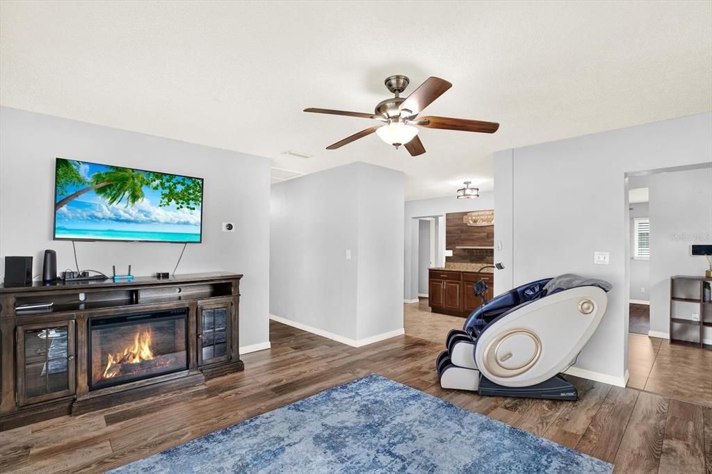 For Sale: $524,900 (4 beds, 2 baths, 1564 Square Feet)