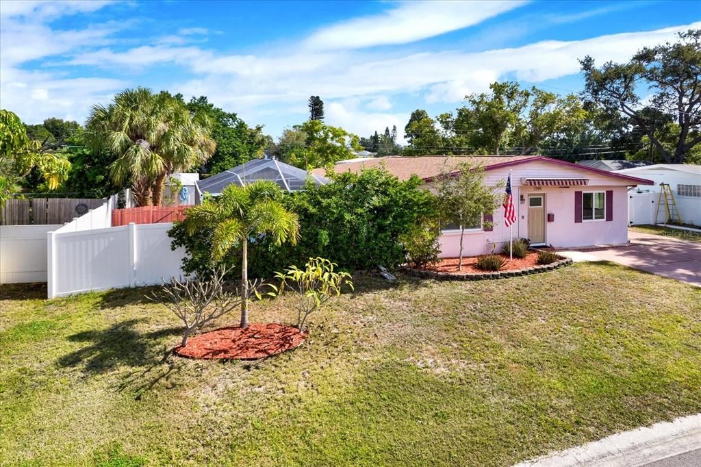 For Sale: $524,900 (4 beds, 2 baths, 1564 Square Feet)