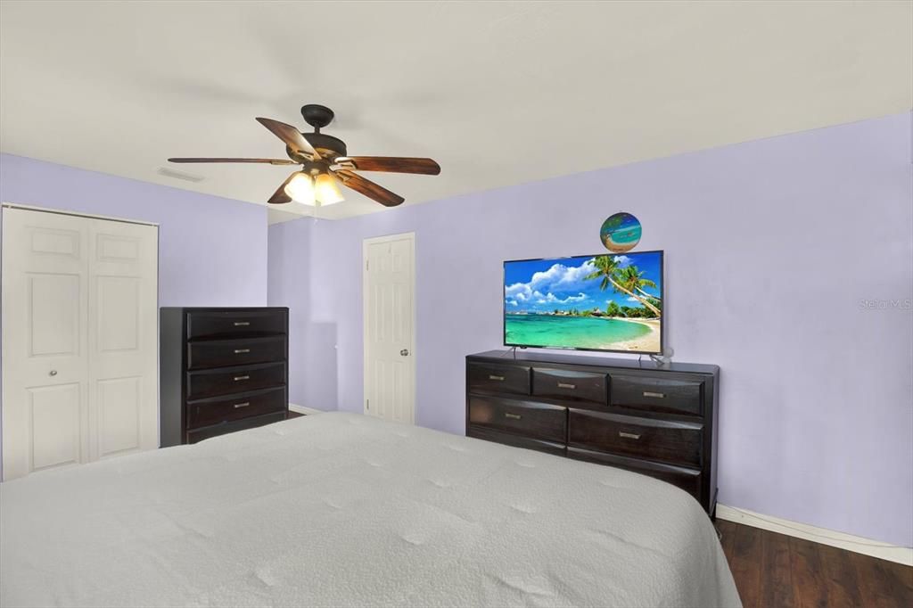 For Sale: $524,900 (4 beds, 2 baths, 1564 Square Feet)