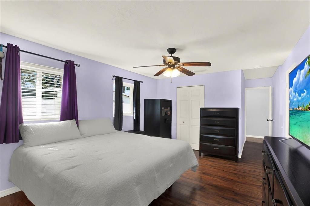 For Sale: $524,900 (4 beds, 2 baths, 1564 Square Feet)