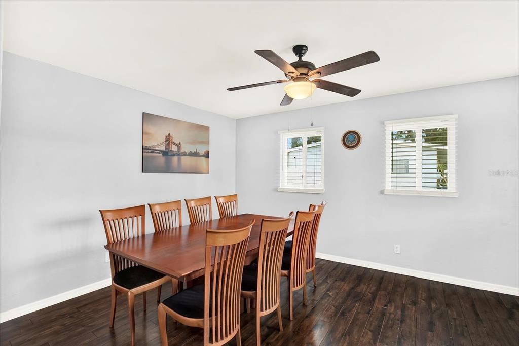 For Sale: $524,900 (4 beds, 2 baths, 1564 Square Feet)