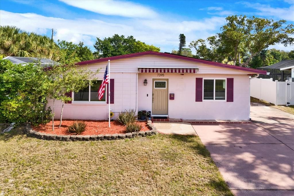 For Sale: $524,900 (4 beds, 2 baths, 1564 Square Feet)