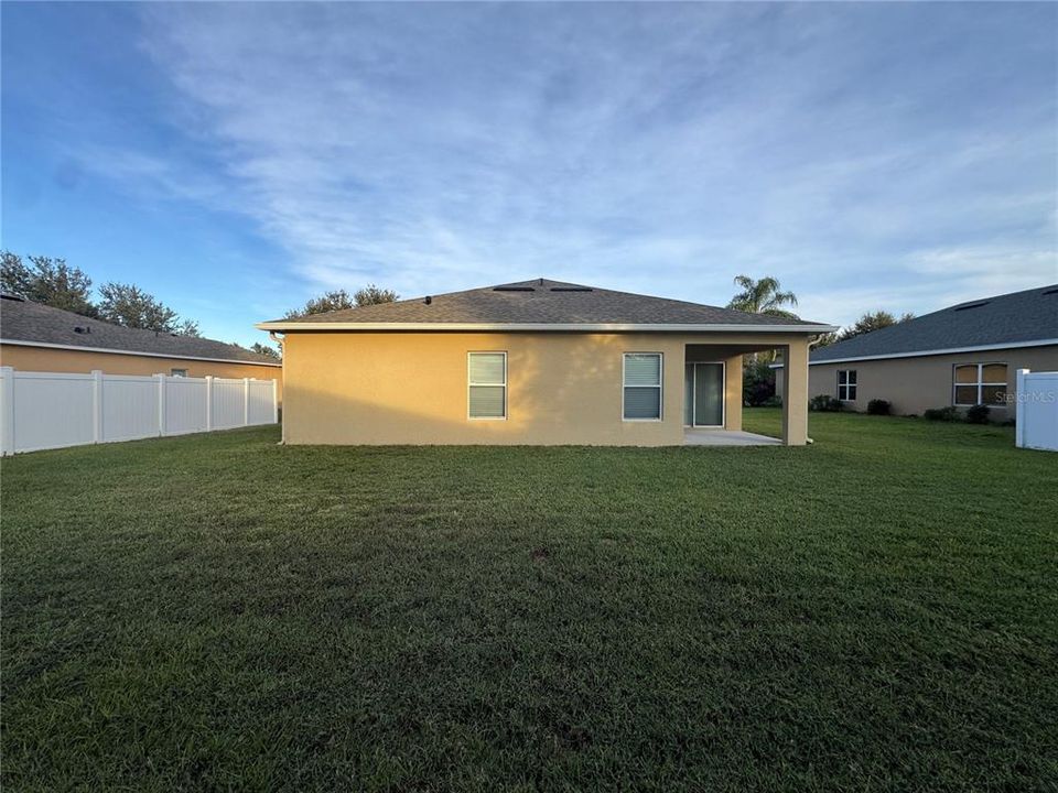 For Rent: $1,995 (3 beds, 2 baths, 1711 Square Feet)