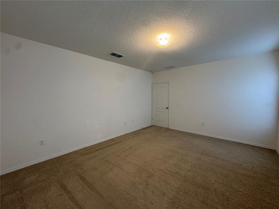 For Rent: $1,995 (3 beds, 2 baths, 1711 Square Feet)