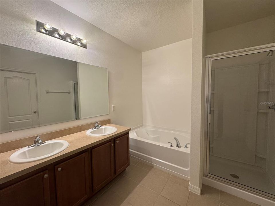 For Rent: $1,995 (3 beds, 2 baths, 1711 Square Feet)