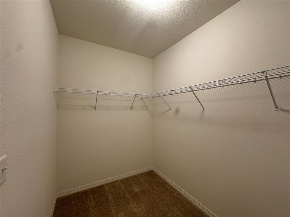 For Rent: $1,995 (3 beds, 2 baths, 1711 Square Feet)