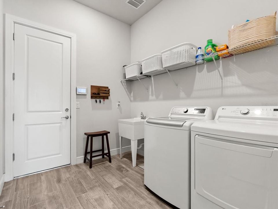 For Sale: $1,150,000 (3 beds, 3 baths, 2743 Square Feet)