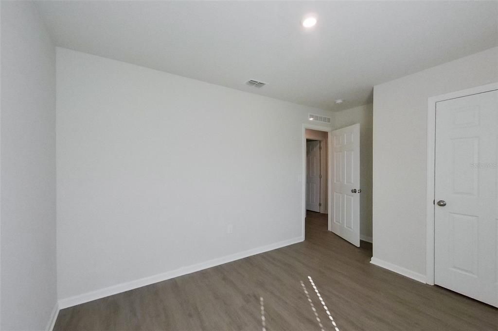 For Rent: $1,985 (4 beds, 2 baths, 1964 Square Feet)