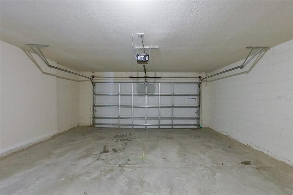 For Rent: $1,985 (4 beds, 2 baths, 1964 Square Feet)