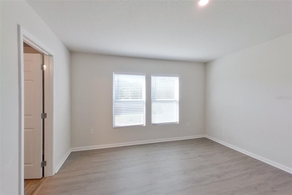 For Rent: $1,985 (4 beds, 2 baths, 1964 Square Feet)