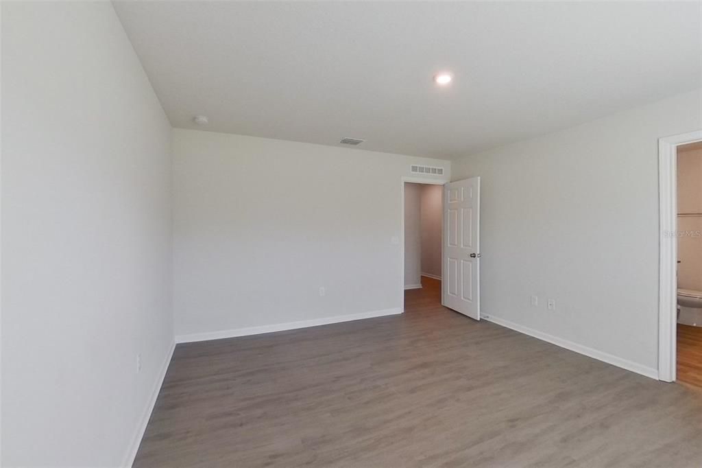 For Rent: $1,985 (4 beds, 2 baths, 1964 Square Feet)