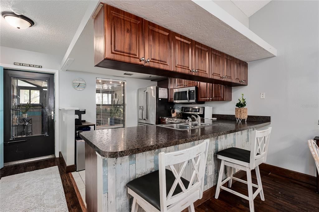 Activo con contrato: $218,000 (2 camas, 2 baños, 1050 Pies cuadrados)