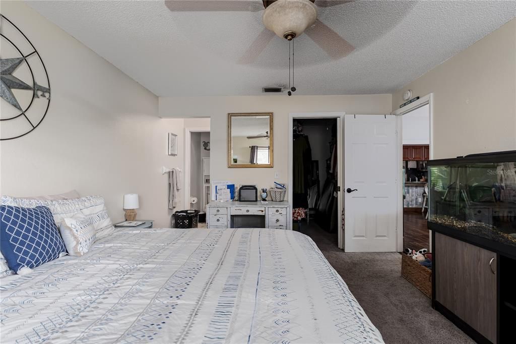 Activo con contrato: $218,000 (2 camas, 2 baños, 1050 Pies cuadrados)