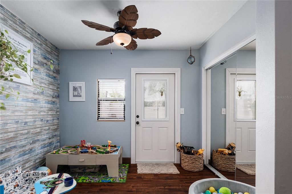 Activo con contrato: $218,000 (2 camas, 2 baños, 1050 Pies cuadrados)