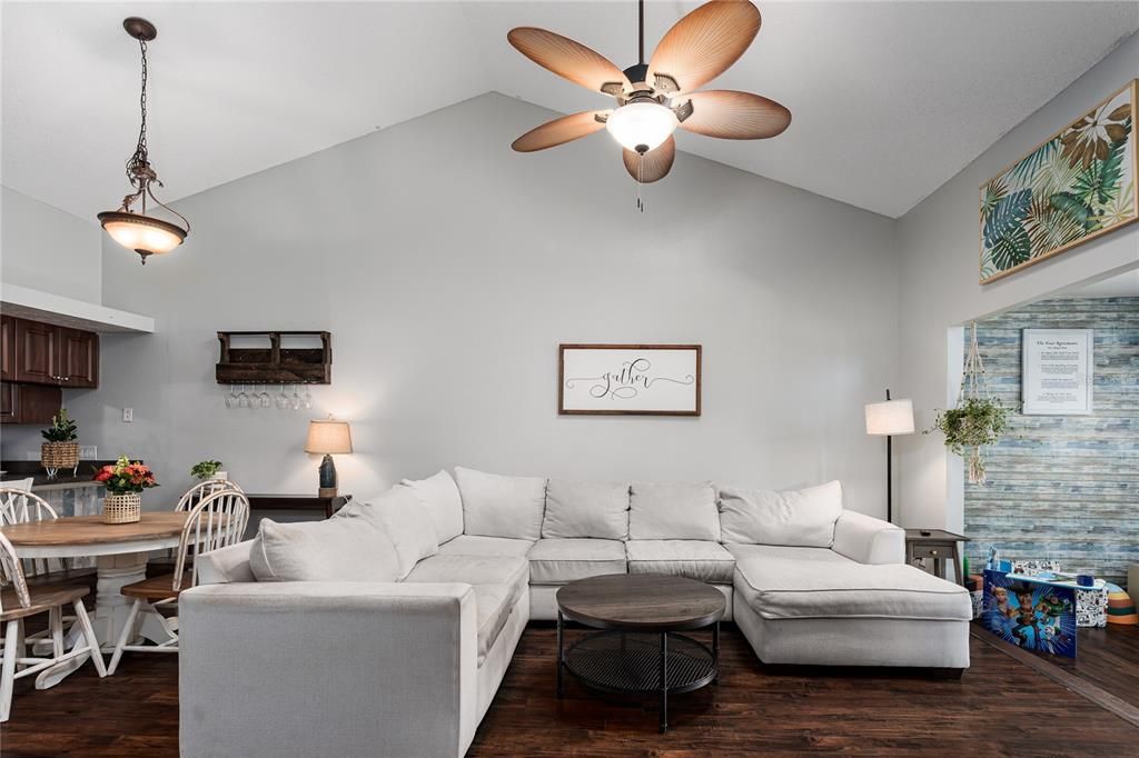 Activo con contrato: $218,000 (2 camas, 2 baños, 1050 Pies cuadrados)